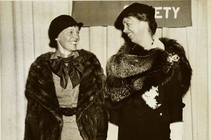 Amelia met Eleanor Roosevelt at a White House state dinner in April 1933, and they were said to have "hit it off." Near the end of the night, Amelia offered to take Eleanor on a private flight that night. Eleanor agreed, and the two women snuck away from the White House (still in evening clothes), commandeered an aircraft and flew from Washington to Baltimore. After their nighttime flight, Eleanor got her student permit, and Amelia promised to give her lessons. It never happened.